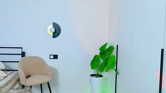 MidnightLily  online show from March 25, 2:28 am