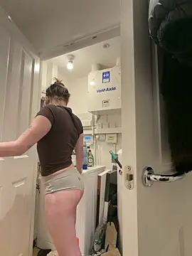 LilyLuck  online show from March 18, 11:10 pm