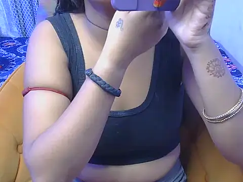 bold-smirthii online show from June 2, 4:13 am
