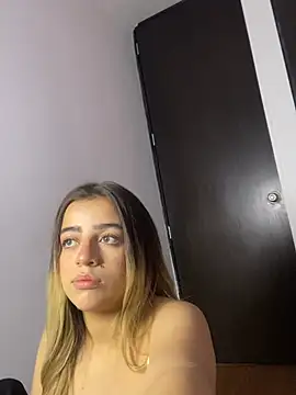 cute emmma online show from March 28, 1:10 pm