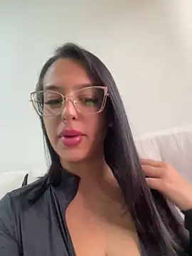 jujuarantes  2026 online show from January 15, 12:44 pm