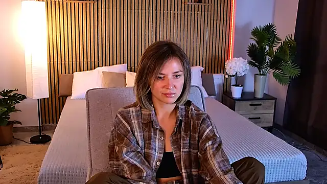 EmeraldGlow online show from June 3, 2:44 pm