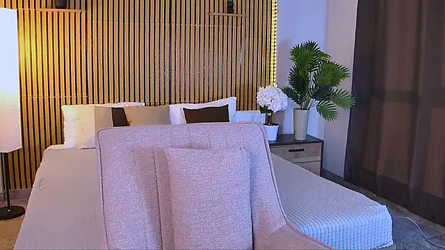 EmeraldGlow online show from April 16, 2:39 pm