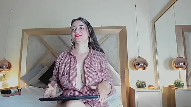 ElenaWatsonn online show from April 2, 8:17 pm