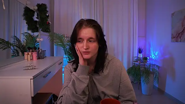 EffieLilium online show from December 22, 8:39 am