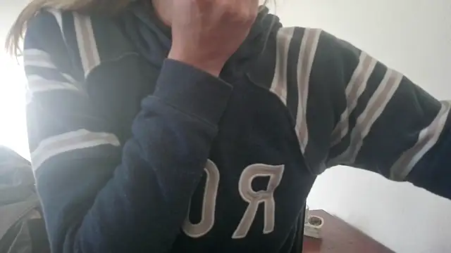 Filipasantoss1 online show from December 22, 3:15 pm