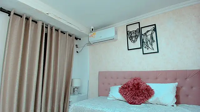 littlemolly walcott online show from March 31, 11:49 pm