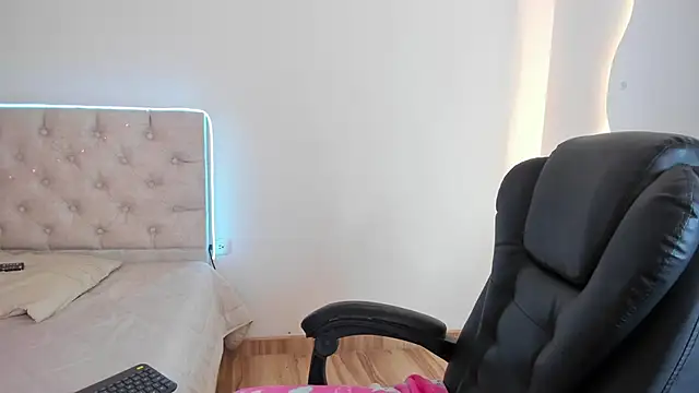 Diamond  cherry69 online show from February 18, 1:43 pm