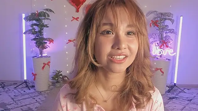 larabae online show from March 14, 8:43 pm