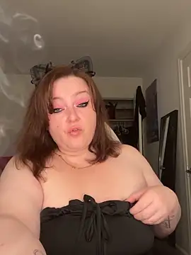 KittyCreamKisses online show from April 10, 5:02 am