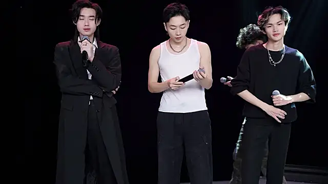 EXO-cbz online show from January 13, 6:19 am