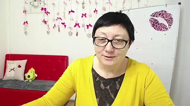 EmilyL0ve online show from April 5, 5:50 am