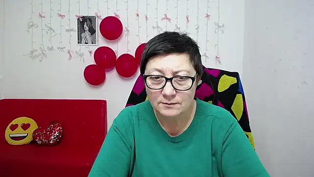 EmilyL0ve online show from January 15, 6:14 pm