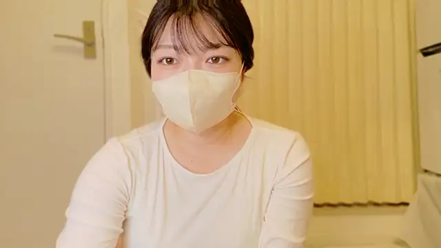   Yui  online show from May 11, 7:32 am