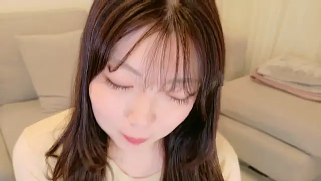   Yui  online show from April 9, 12:57 am