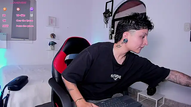 Zury Ramirez online show from February 5, 8:12 pm