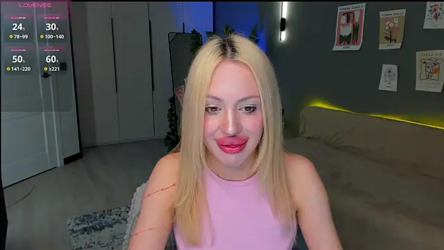 Luna Beverly online show from March 13, 8:10 pm