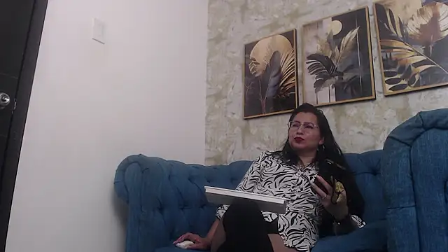 Helen Novoa online show from February 11, 6:31 pm