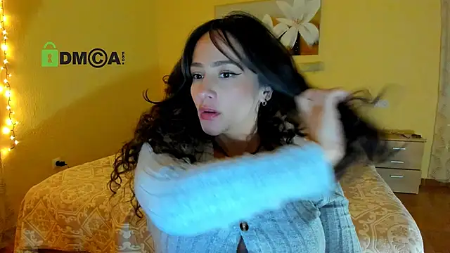 juliiaroberts online show from March 27, 8:26 am