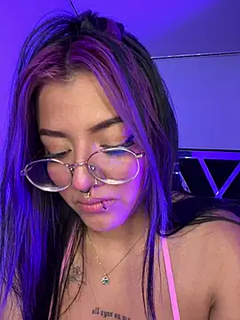 queen of you heart online show from March 21, 12:59 am