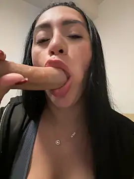 nataliia queen  online show from April 11, 8:12 pm