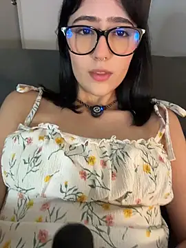 HinaSweet online show from March 11, 1:10 am