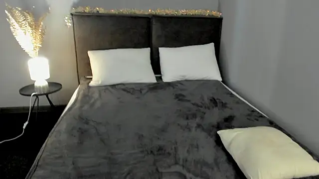 SkinyJoys online show from February 3, 6:22 am