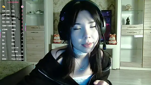 AprilOnilll online show from February 21, 1:56 pm