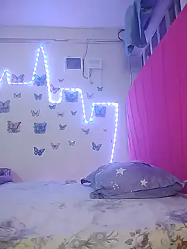 smily sophia online show from April 19, 1:33 pm