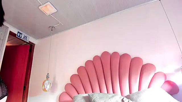 AnnaMitchells online show from January 13, 2:10 pm