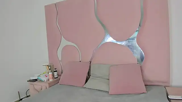 sharithasm online show from April 3, 8:18 pm