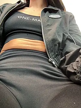 TaylorrHill online show from April 16, 10:23 pm