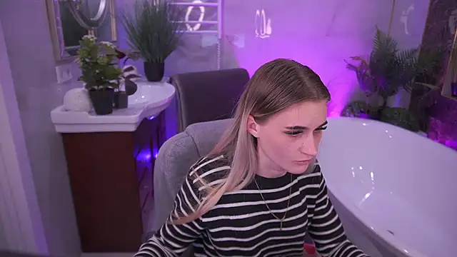 DiamondNina online show from April 18, 7:58 pm