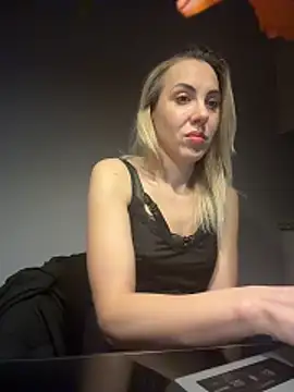 ElenaWhitmore online show from March 17, 10:36 pm