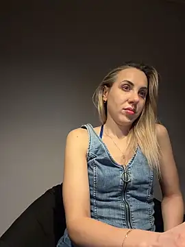 ElenaWhitmore online show from March 10, 10:14 pm