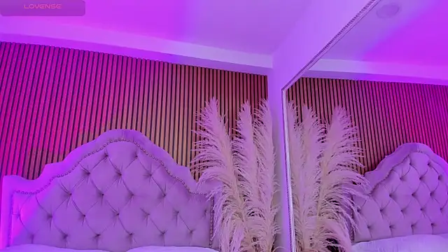 Violett hott  online show from February 20, 1:12 pm