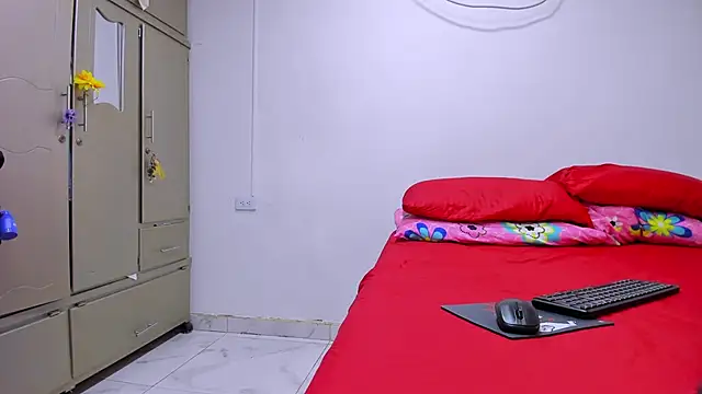 vennuss19 online show from April 11, 7:06 pm