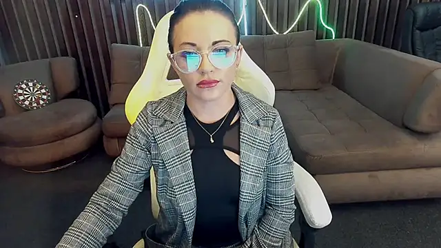Snapshot of Dafni_Monn chatting on September 19, 5:39 am Dafni Monn online show from September 19, 5:39 am