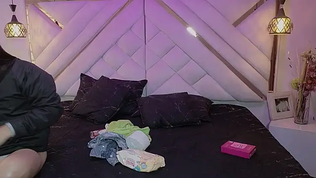 zoevg online show from February 5, 11:57 am