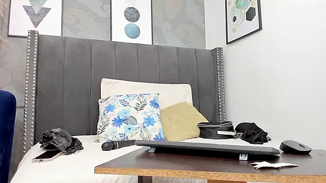 Anikka Albrite  online show from January 16, 1:29 pm