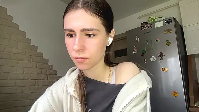 ElsieKuhlmann online show from April 11, 5:13 am