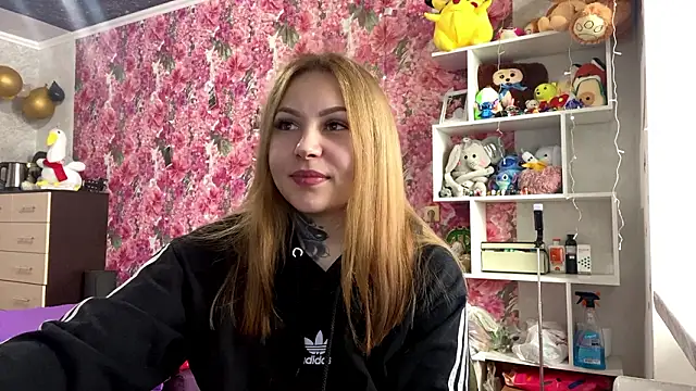 TraciBallena online show from February 11, 9:00 am