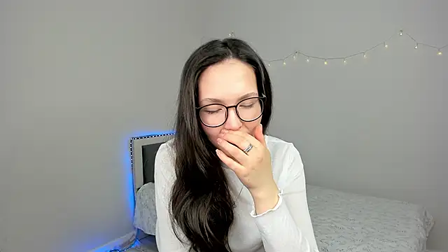 elina syui online show from February 7, 7:07 pm