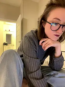 Persephone Kore online show from January 8, 5:28 pm