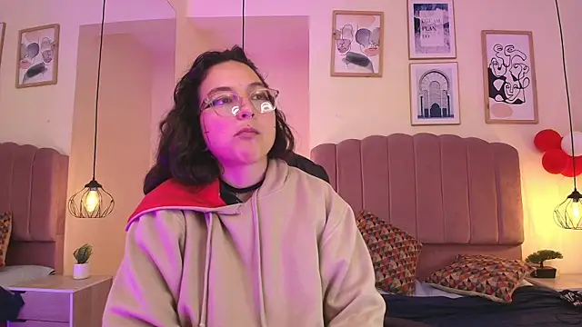 Hanabie  online show from April 18, 3:20 am