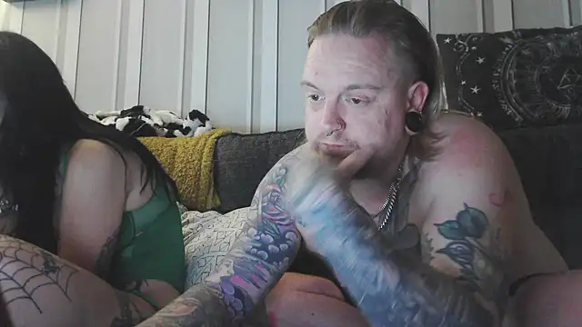 DaddyAndBabyGirl94 online show from January 16, 11:34 pm