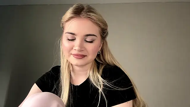 KariJarecke online show from February 17, 1:10 pm