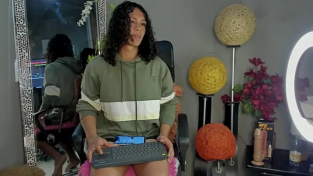 dylaans19 online show from February 18, 2:27 pm