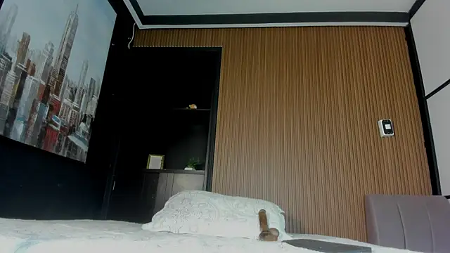 CatalinaMartinezz  online show from April 16, 1:11 pm