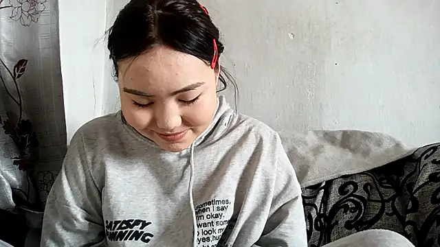 MollyAsian online show from February 3, 6:40 am